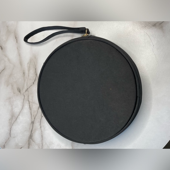 Giorgio Armani cosmetics round pouch - Picture 3 of 8